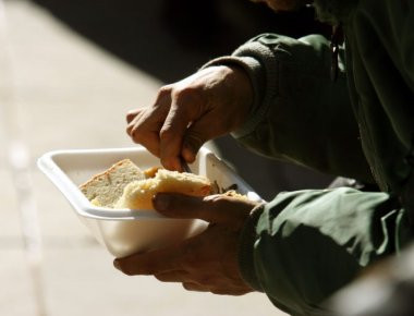 Πρωτοχρονιάτικο γεύμα στο Ρουφ για τους απόρους